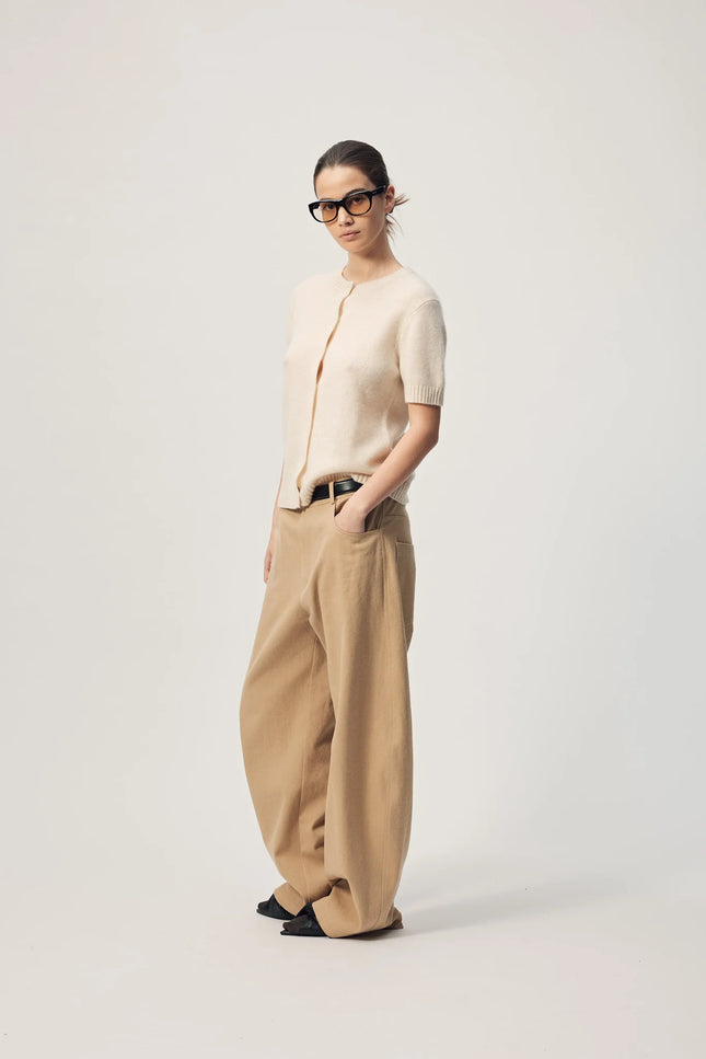 Gregory Aurelia Cardi - Oat Milk