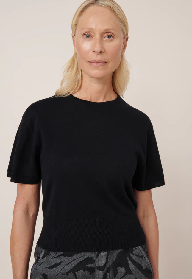 Kowtow Silhouette Top - Black