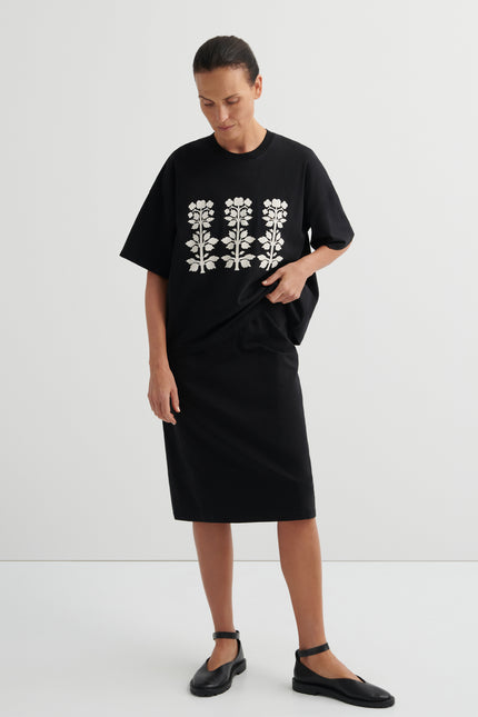 Kowtow Motif Tee -Black