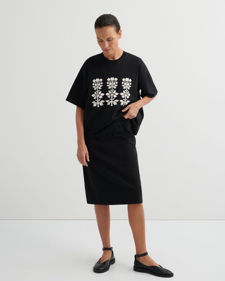 Kowtow Motif Tee -Black